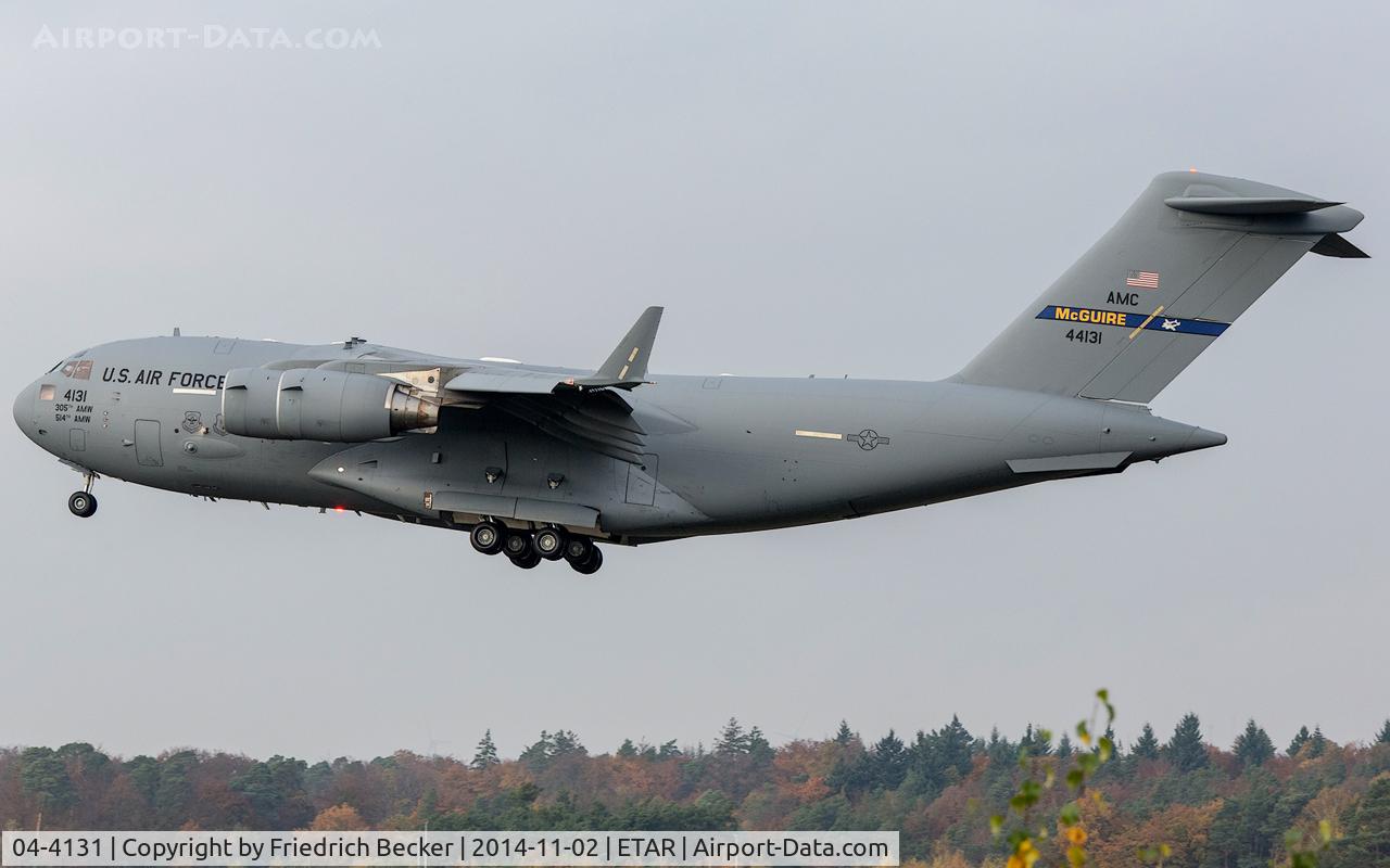 04-4131, 2004 Boeing C-17A Globemaster III C/N P-131, on final RW26
