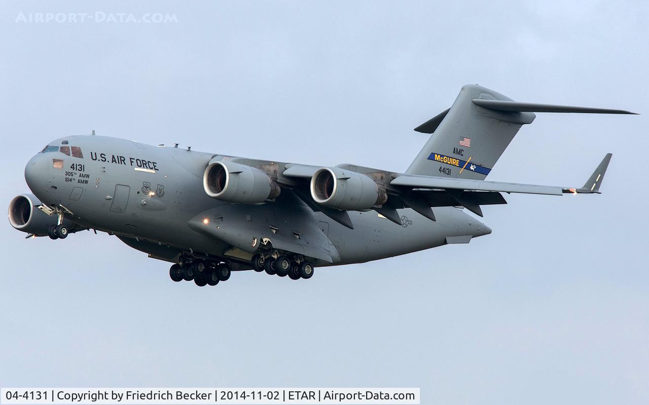 04-4131, 2004 Boeing C-17A Globemaster III C/N P-131, on final RW26