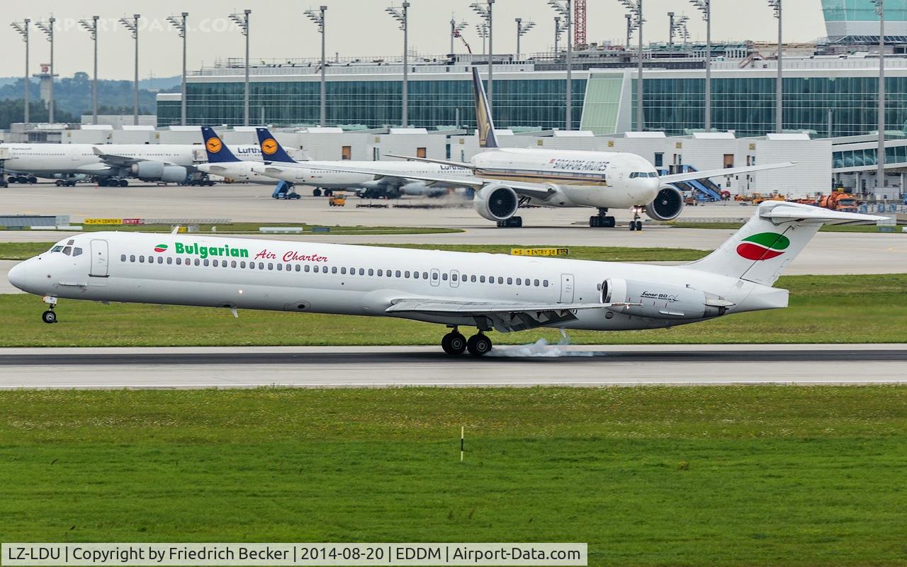 LZ-LDU, 1992 McDonnell Douglas MD-82 (DC-9-82) C/N 53204, decelerating after touchdown