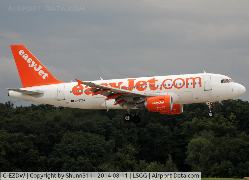 G-EZDW, 2008 Airbus A319-111 C/N 3746, Landing rwy 23