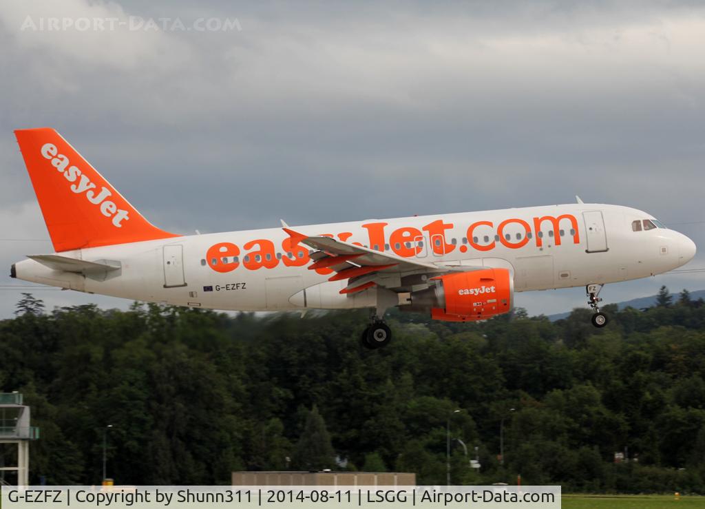 G-EZFZ, 2010 Airbus A319-111 C/N 4425, Landing rwy 23