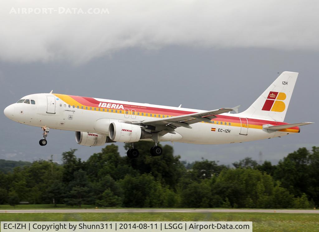 EC-IZH, 2004 Airbus A320-214 C/N 2225, Landing rwy 23