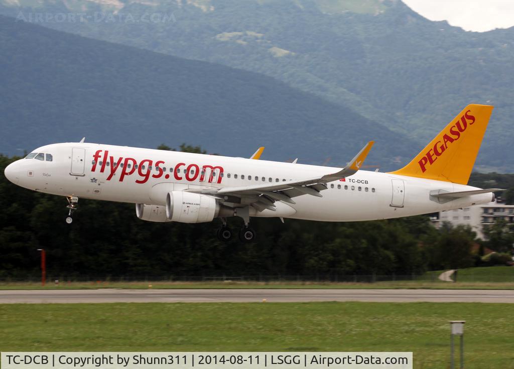 TC-DCB, 2013 Airbus A320-214 C/N 5902, Landing rwy 23