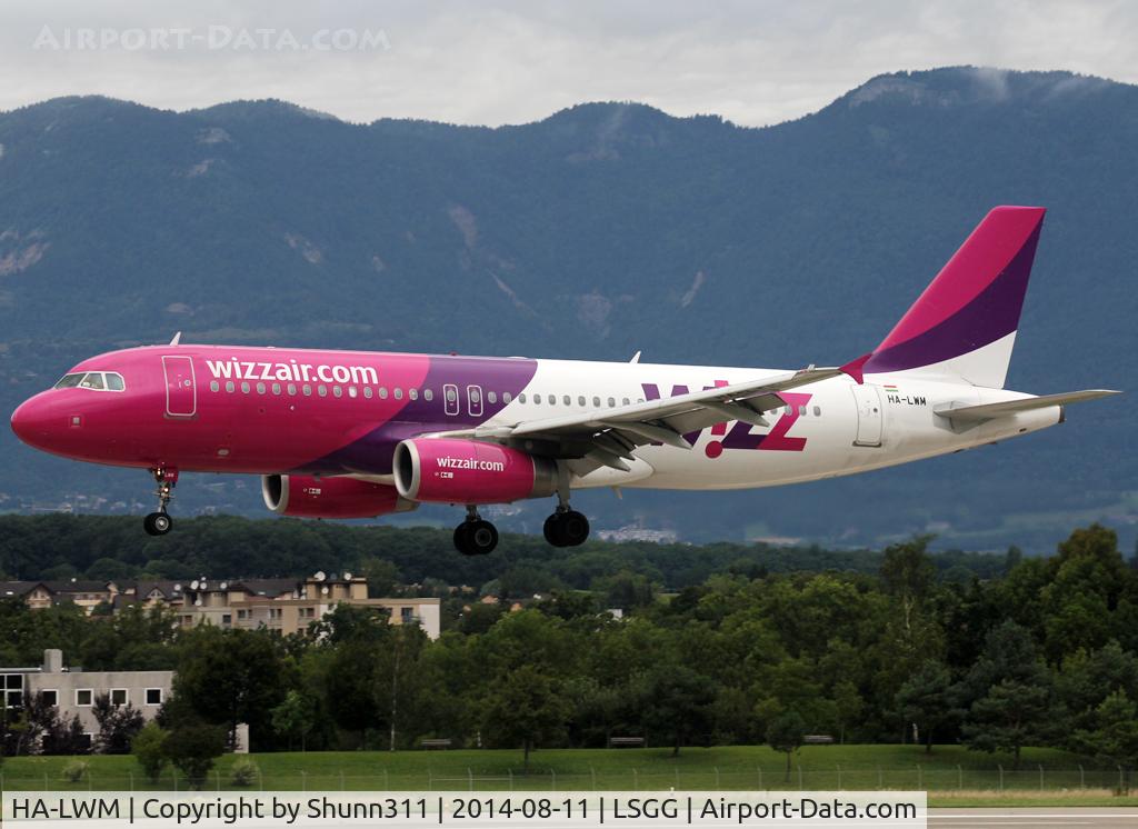 HA-LWM, 2012 Airbus A320-232 C/N 5021, Landing rwy 23