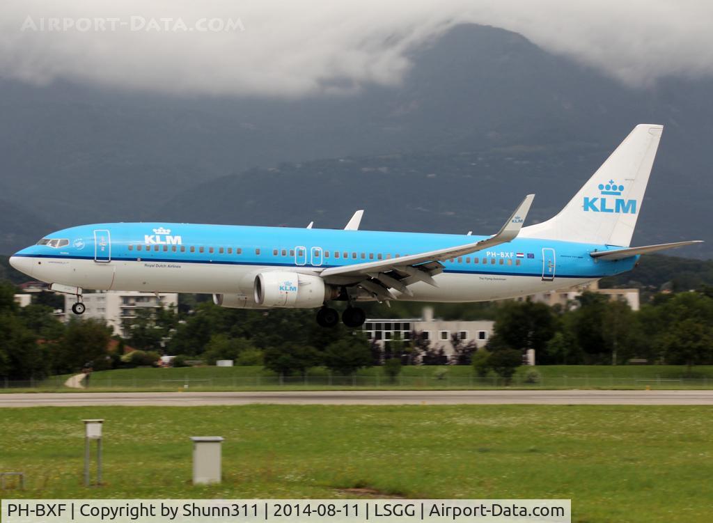 PH-BXF, 2000 Boeing 737-8K2 C/N 29596, Landing rwy 23