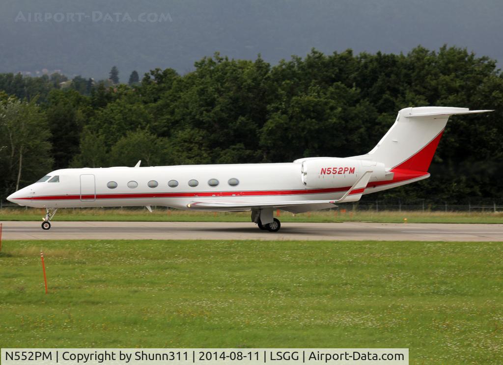 N552PM, Gulfstream Aerospace GV-SP (G550) C/N 5382, Ready for take off rwy 23