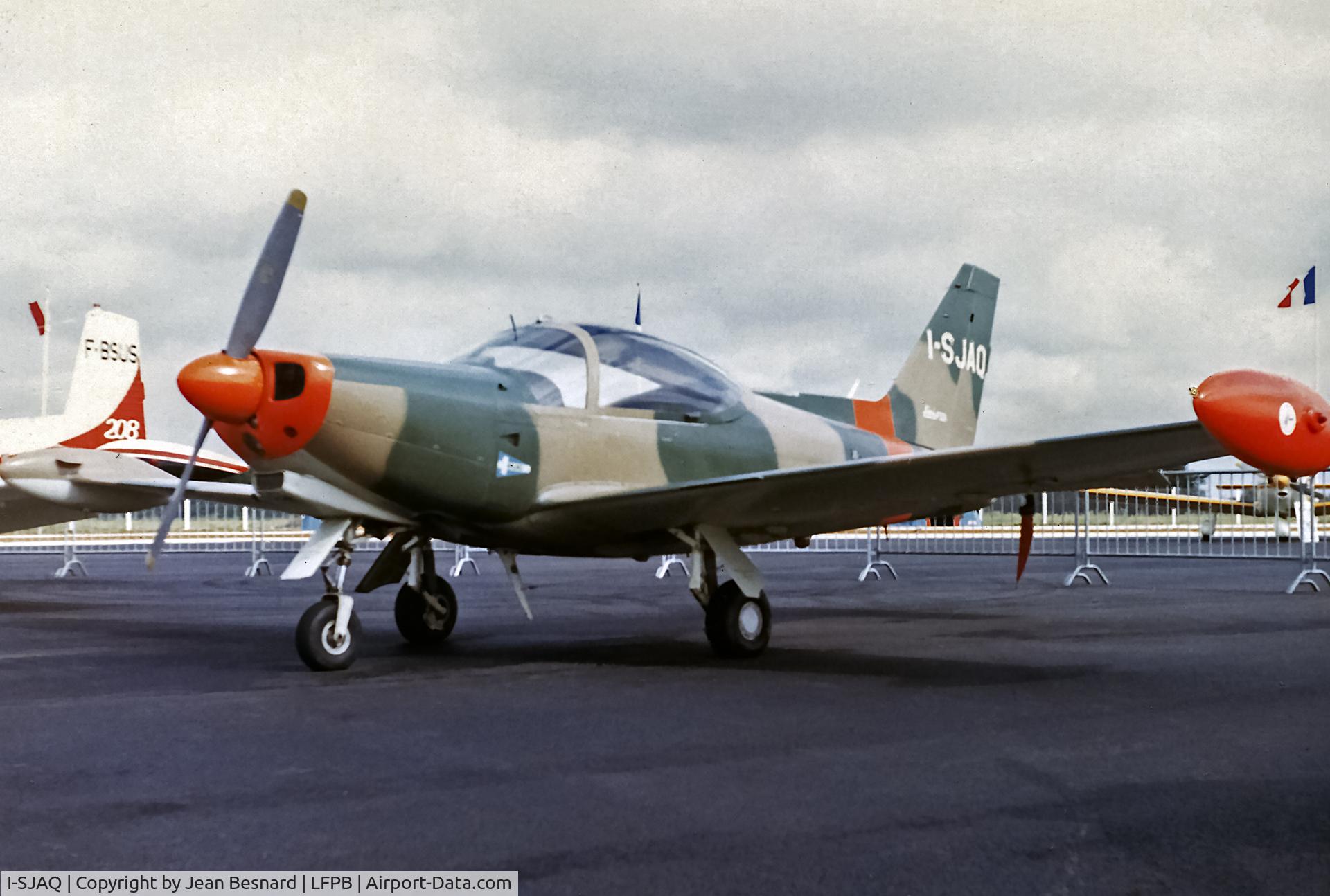 I-SJAQ, 1968 SIAI-Marchetti SF-260 C/N 2-37, à un salon du bourget dans les années 70