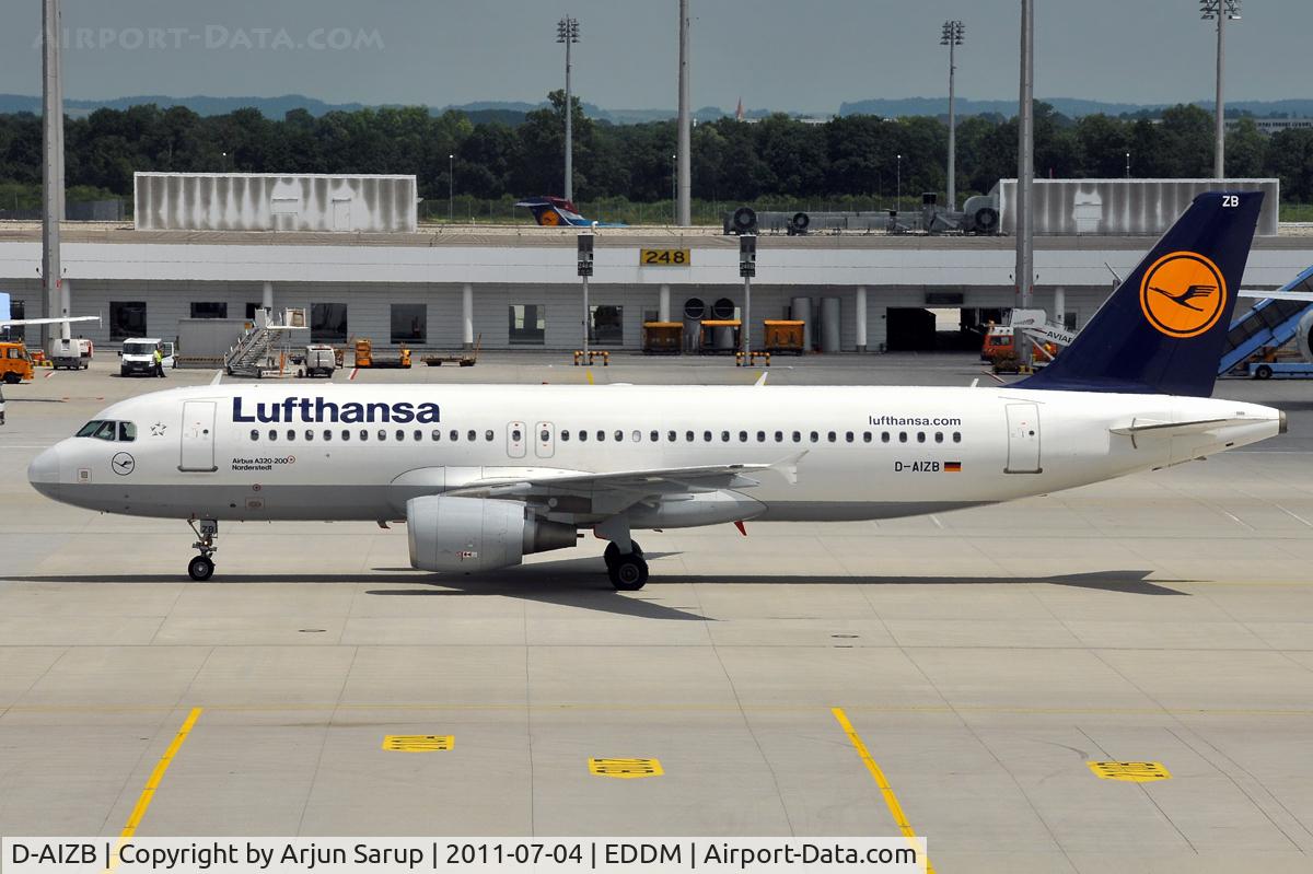 D-AIZB, 2009 Airbus A320-214 C/N 4120, 'Norderstedt' taxiing past at MUC.