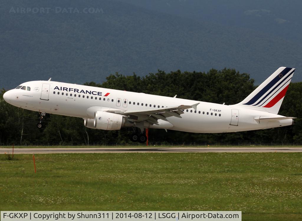 F-GKXP, 2008 Airbus A320-214 C/N 3470, Landing rwy 23 in new c/s