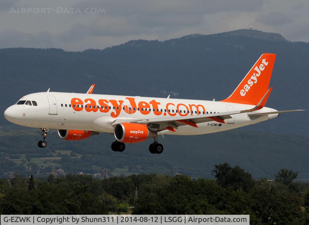 G-EZWK, 2013 Airbus A320-214 C/N 5688, Landing rwy 23