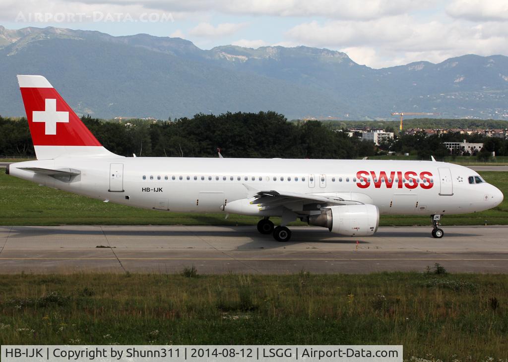 HB-IJK, 1996 Airbus A320-214 C/N 596, Taxiing holding point rwy 23 for departure in new c/s