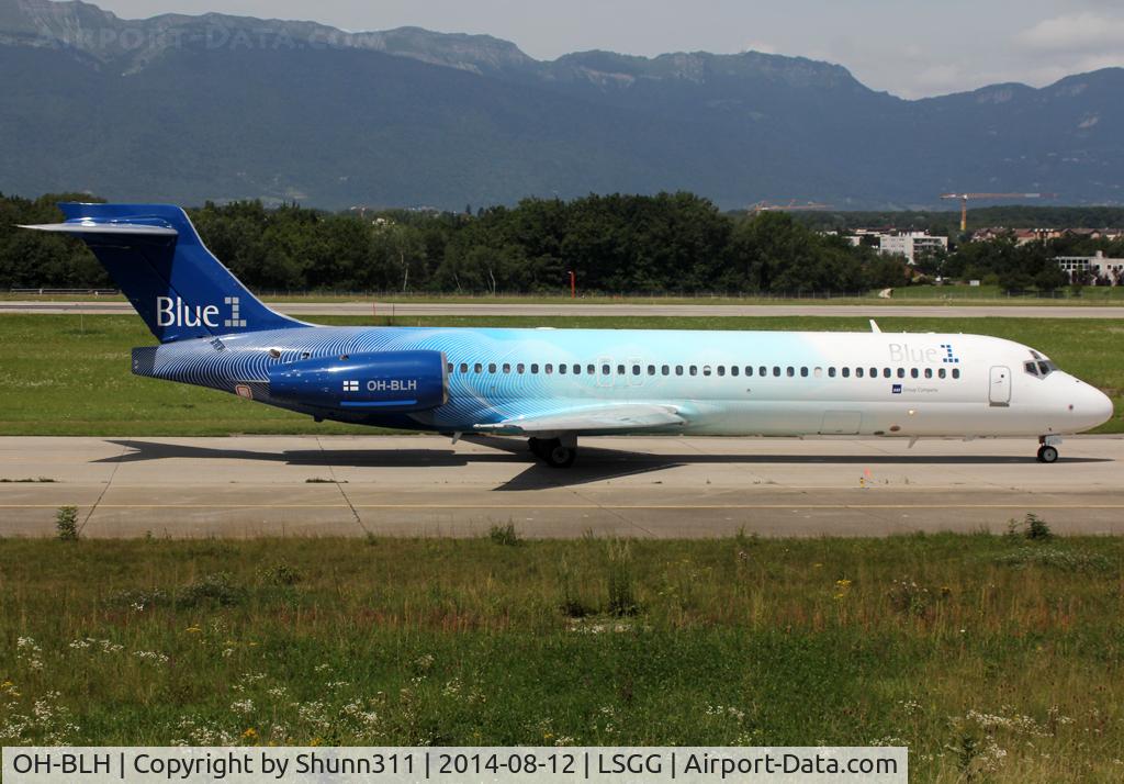 OH-BLH, 2000 Boeing 717-2CM C/N 55060, Taxiing holding point rwy 23 for departure...