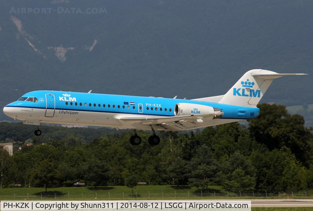 PH-KZK, 1997 Fokker 70 (F-28-0070) C/N 11581, Landing rwy 23