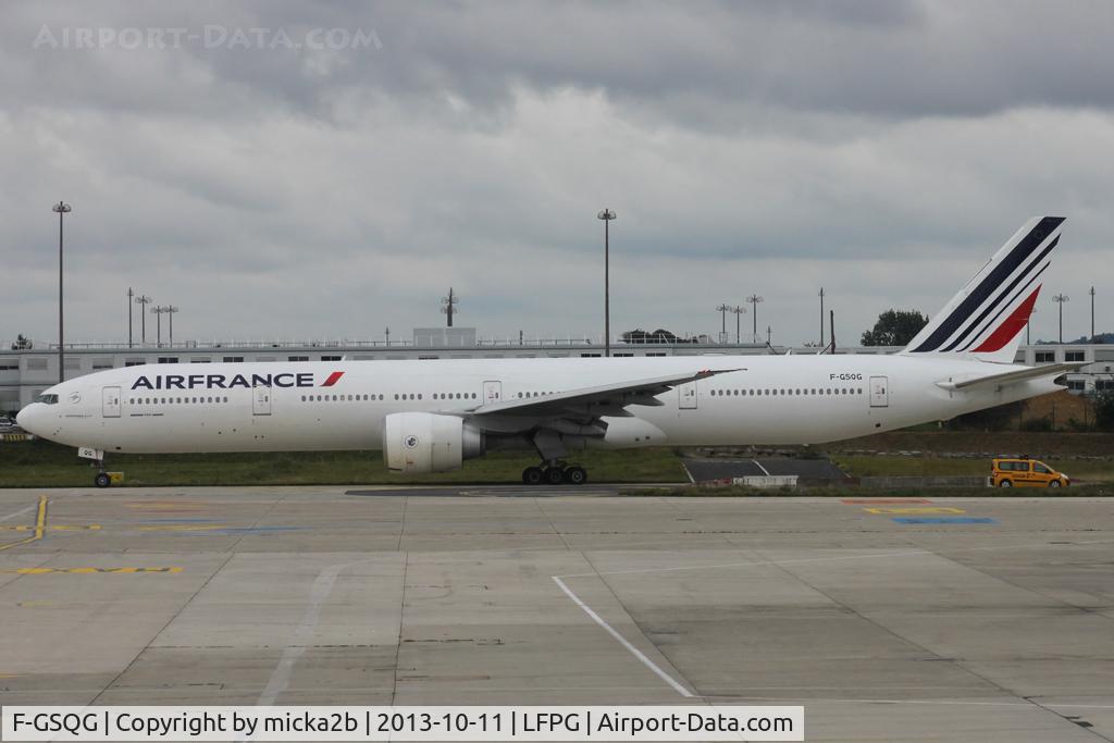 F-GSQG, 2004 Boeing 777-328/ER C/N 32850, Taxiing