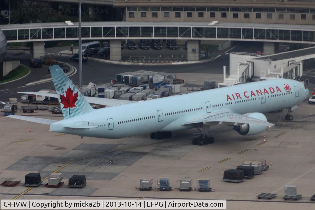 C-FIVW, 2013 Boeing 777-333/ER C/N 42218, Parked