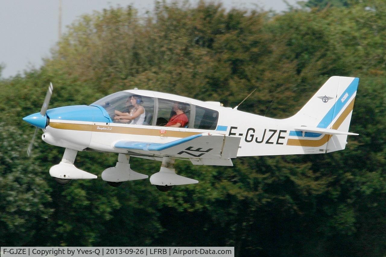 F-GJZE, Robin DR-400-120 Petit Prince C/N 2005, Robin DR-400-120, On final rwy 25L, Brest-Bretagne Airport (LFRB-BES)