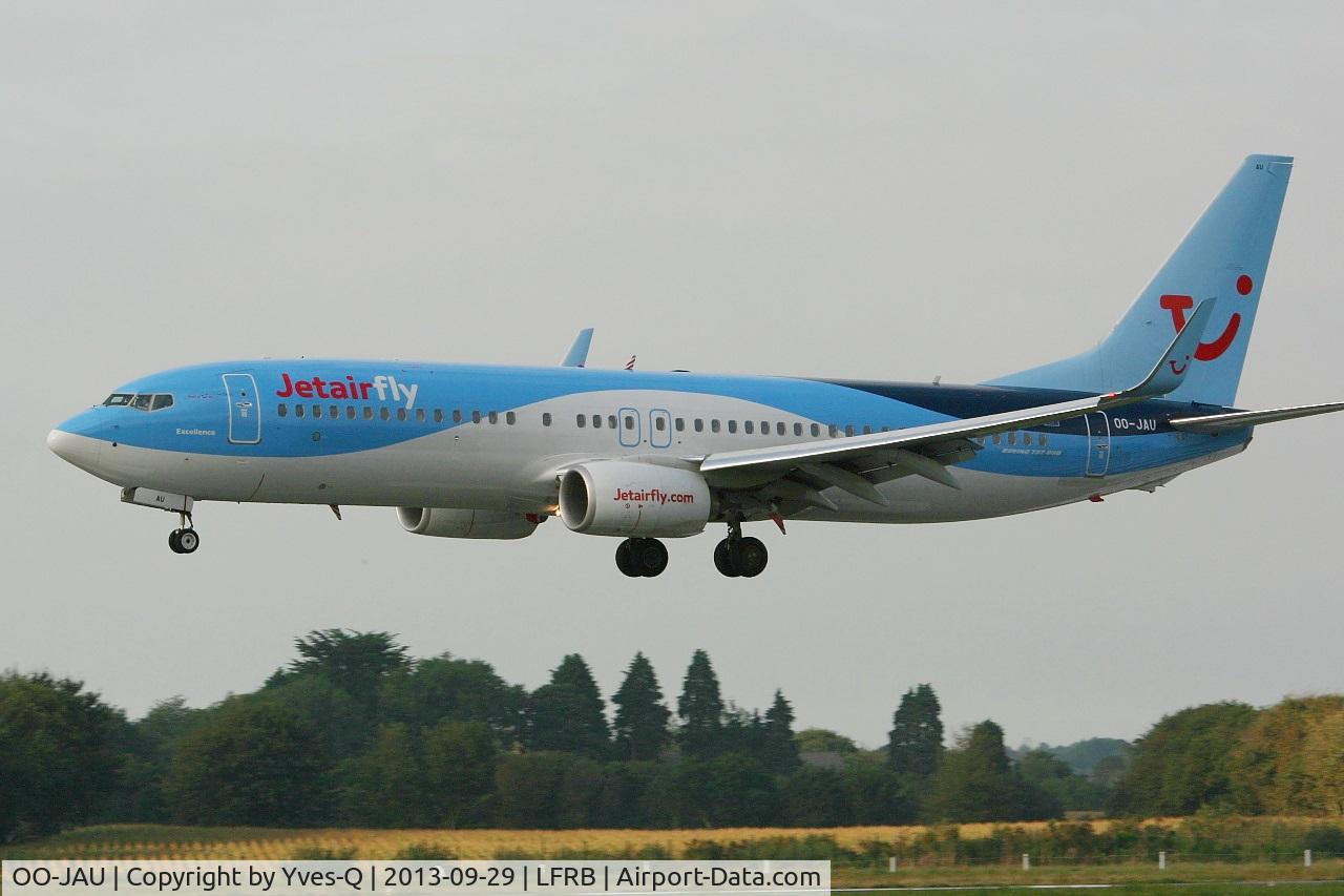 OO-JAU, 2013 Boeing 737-8K5 C/N 37250, Boeing 737-8K, On final rwy 25L,  Brest-Bretagne airport (LFRB-BES)