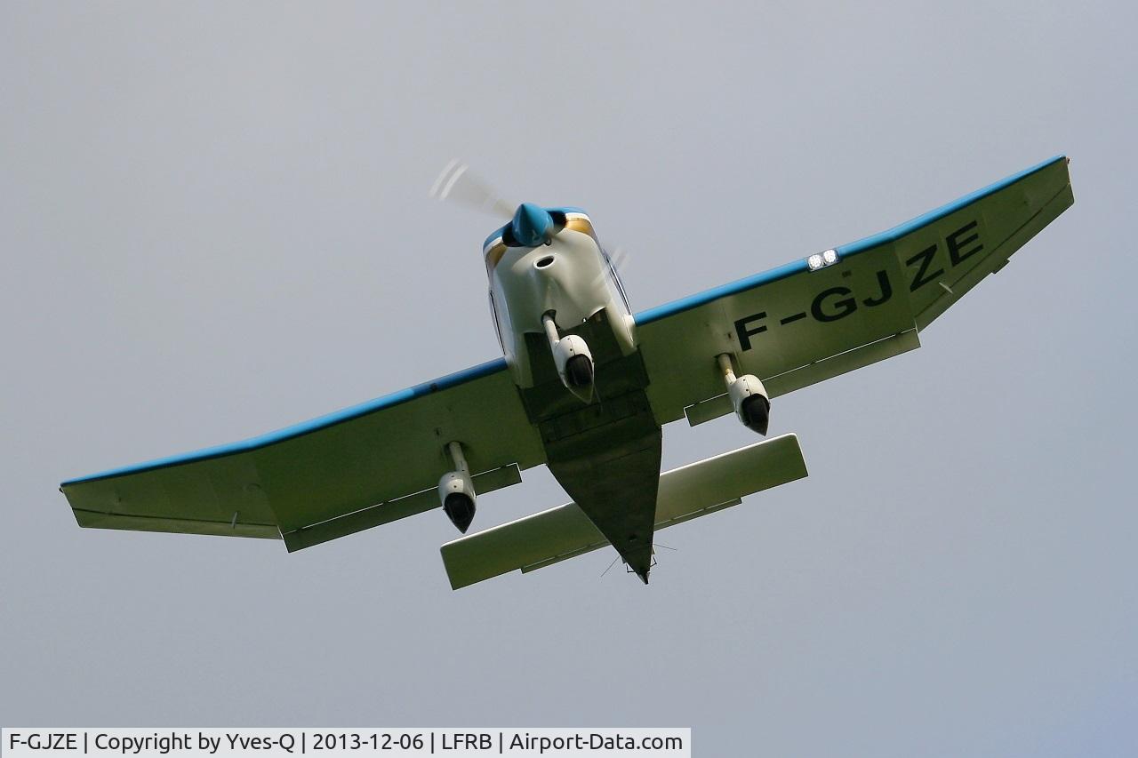 F-GJZE, Robin DR-400-120 Petit Prince C/N 2005, Robin DR-400-120, Training flight, Brest Bretagne Airport (LFRB-BES)