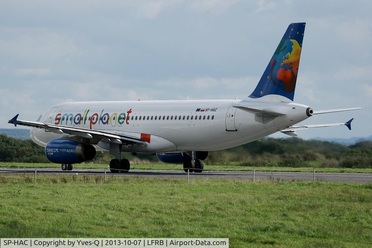SP-HAC, 1997 Airbus A320-233 C/N 739, Airbus A320-233, Taxiing to holding point rwy 25L, Brest-Bretagne airport (LFRB-BES)