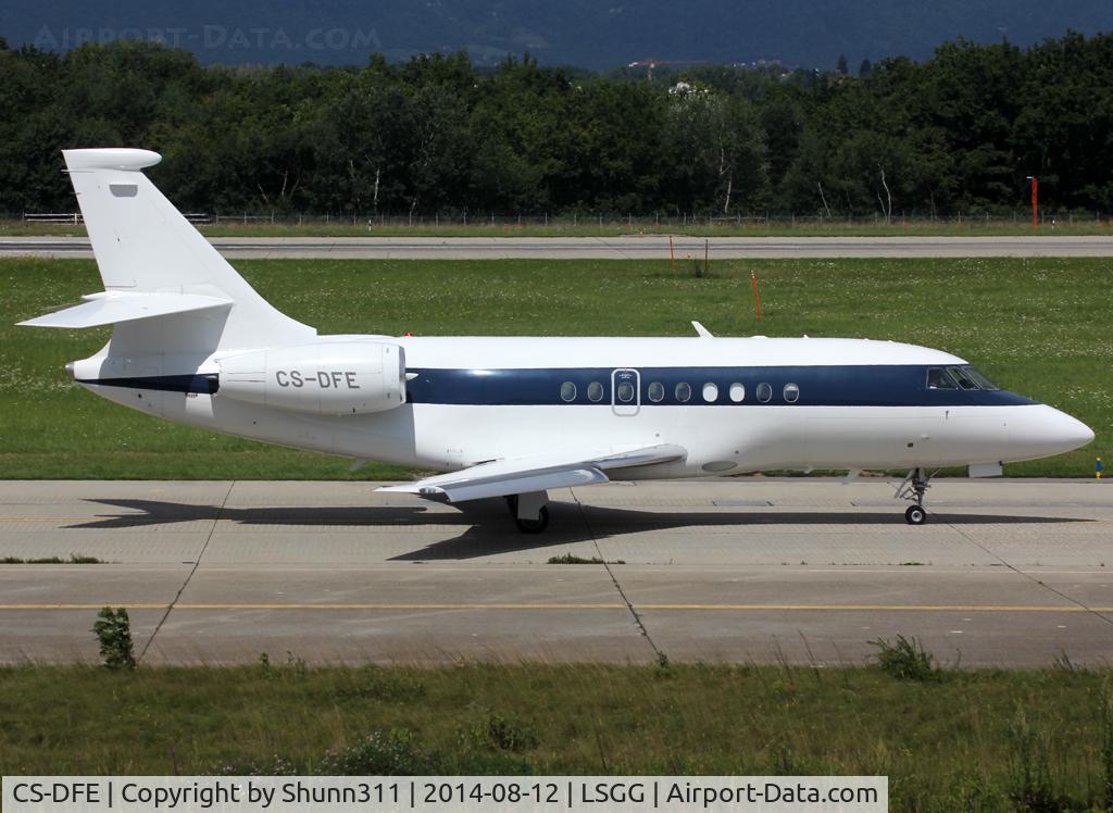 CS-DFE, 2003 Dassault Falcon 2000 C/N 205, Taxiing holding point rwy 23 in new c/s