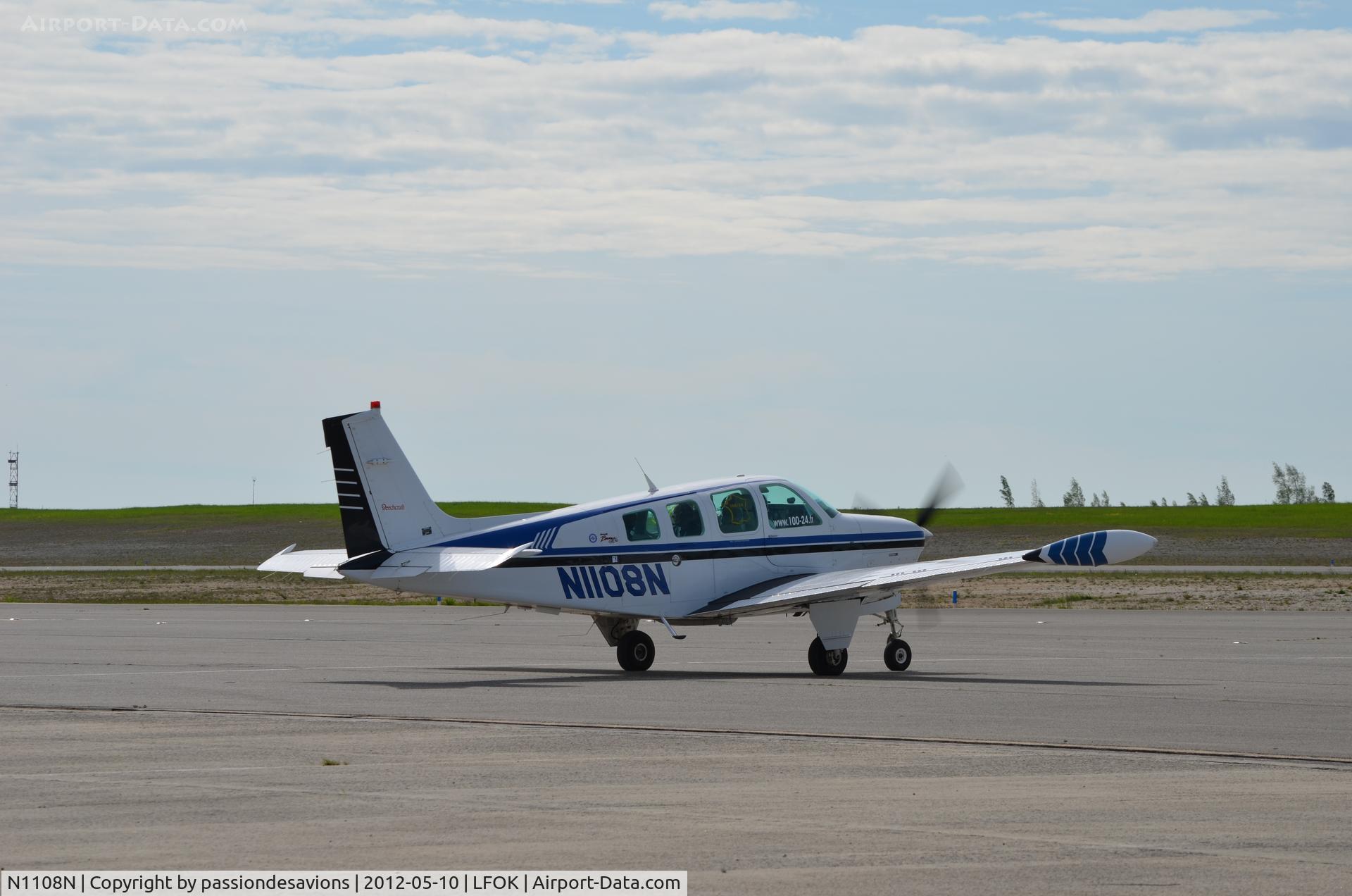 N1108N, 1997 Raytheon Aircraft Company A36 Bonanza C/N E-3078, Taxiing