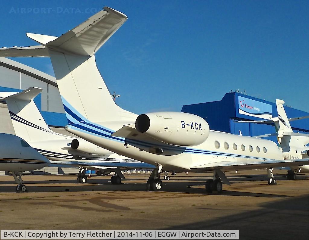 B-KCK, 2009 Gulfstream Aerospace GV-SP (G550) C/N 5228, 2009 Gulfstream Aerospace GV-SP (G550), c/n: 5228 at Luton