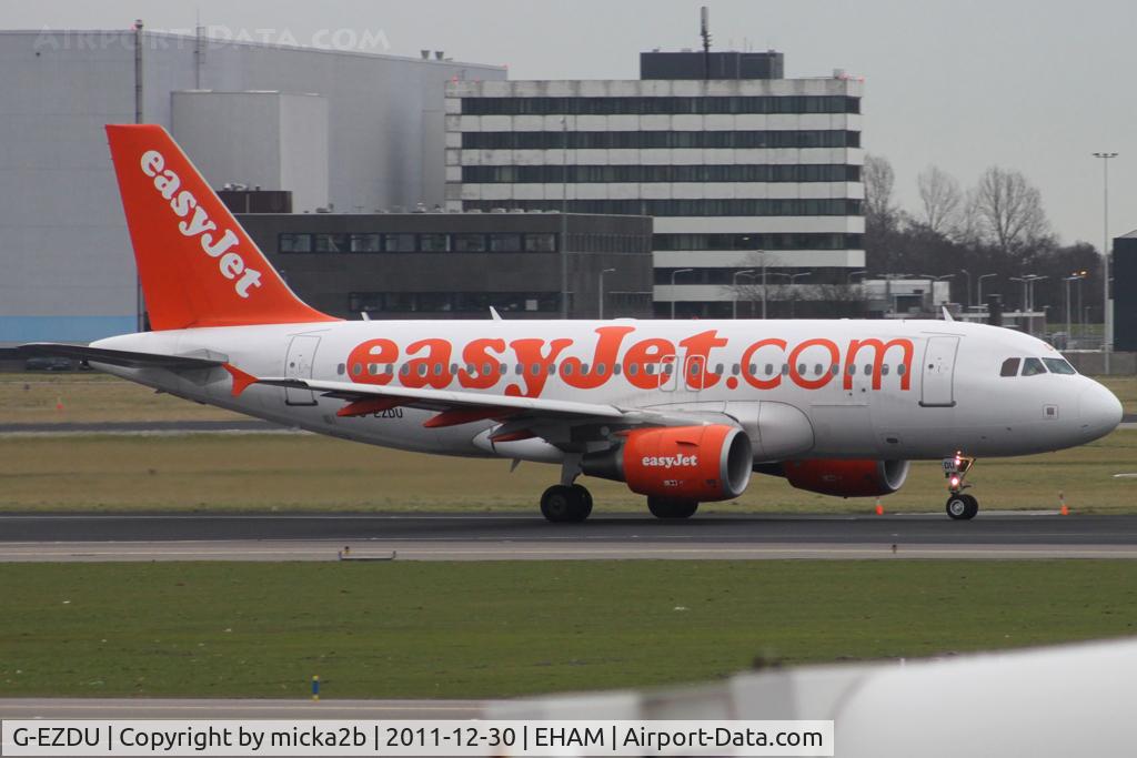 G-EZDU, 2008 Airbus A319-111 C/N 3735, Take off