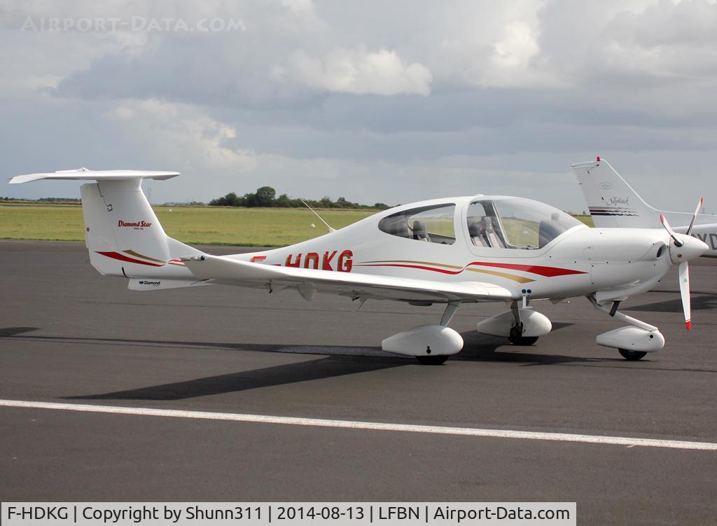 F-HDKG, 2002 Diamond DA-40 Diamond Star C/N 40.073, Parked...