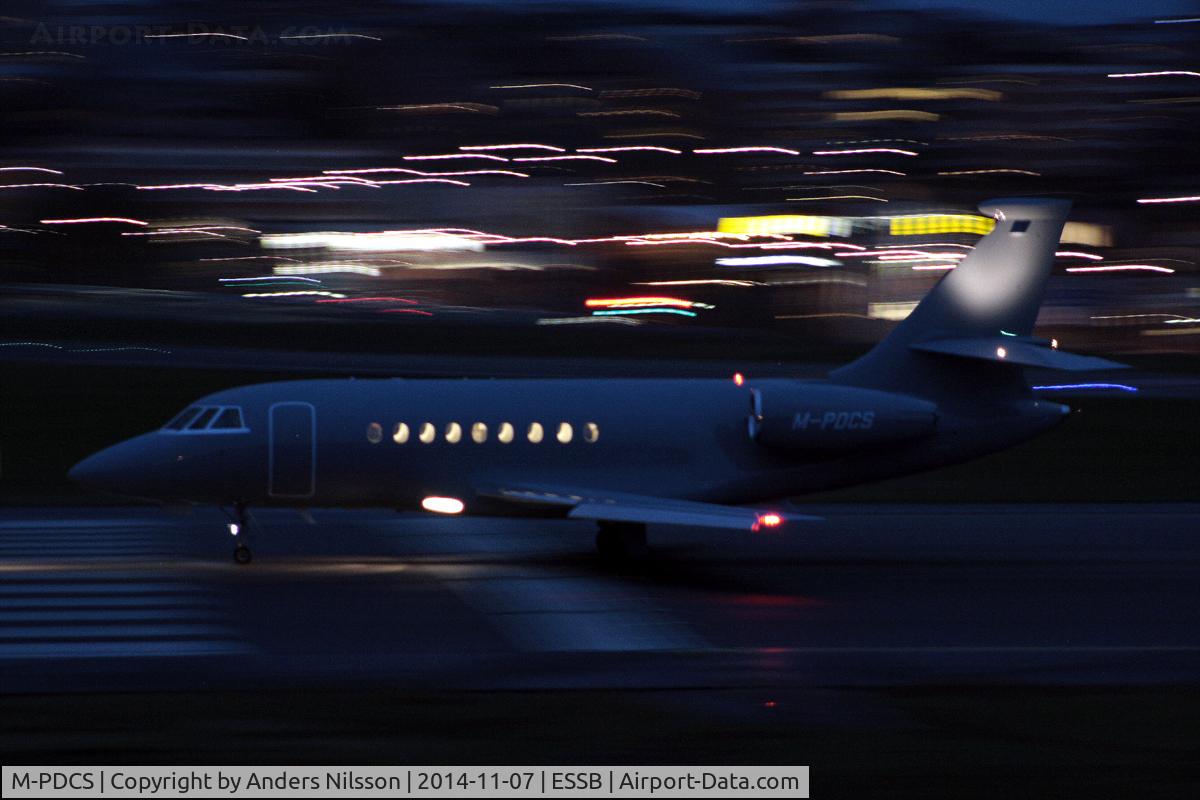 M-PDCS, 2004 Dassault Falcon 2000EX C/N 30, Lining up on runway 30.