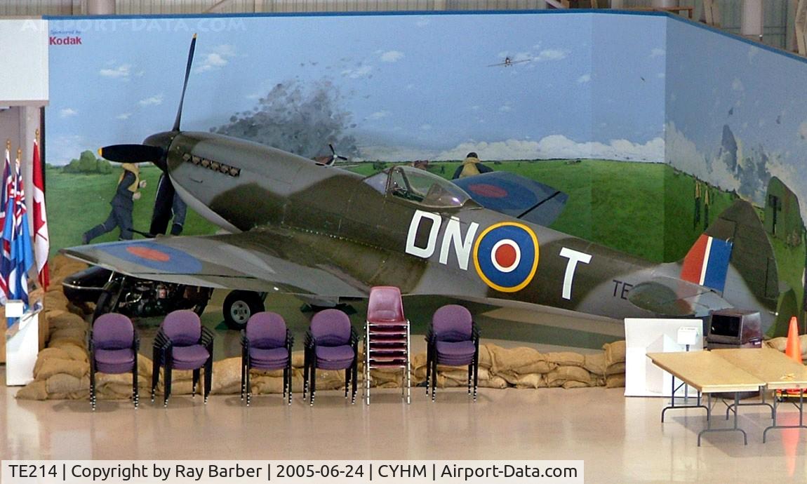 TE214, Supermarine 361 Spitfire LF.XVIe C/N CBAF.IX.4424, Supermarine Spitfire LF.XVIe [CBAF.IX.4424] (Canadian Warplane Heritage) Hamilton~C 24/06/2005
