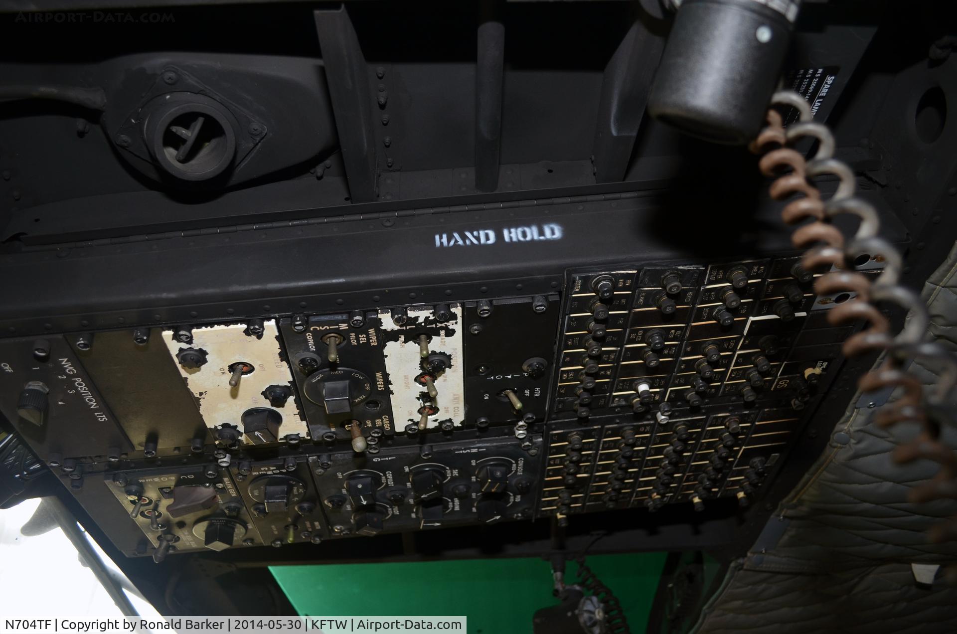 N704TF, Bell UH-1H C/N 71-20201, Cockpit console Vintage Flying Museum