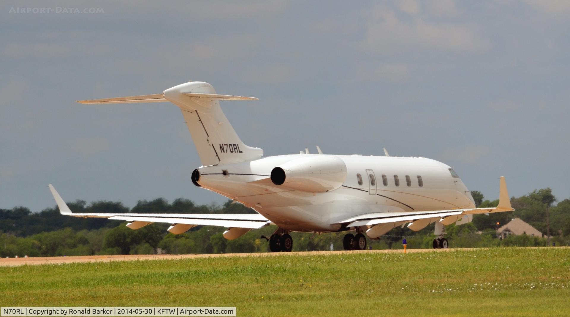N70RL, 2007 Bombardier Challenger 300 (BD-100-1A10) C/N 20159, Taxi ready for takeoff, MeachamField,  Ft Worth, TX