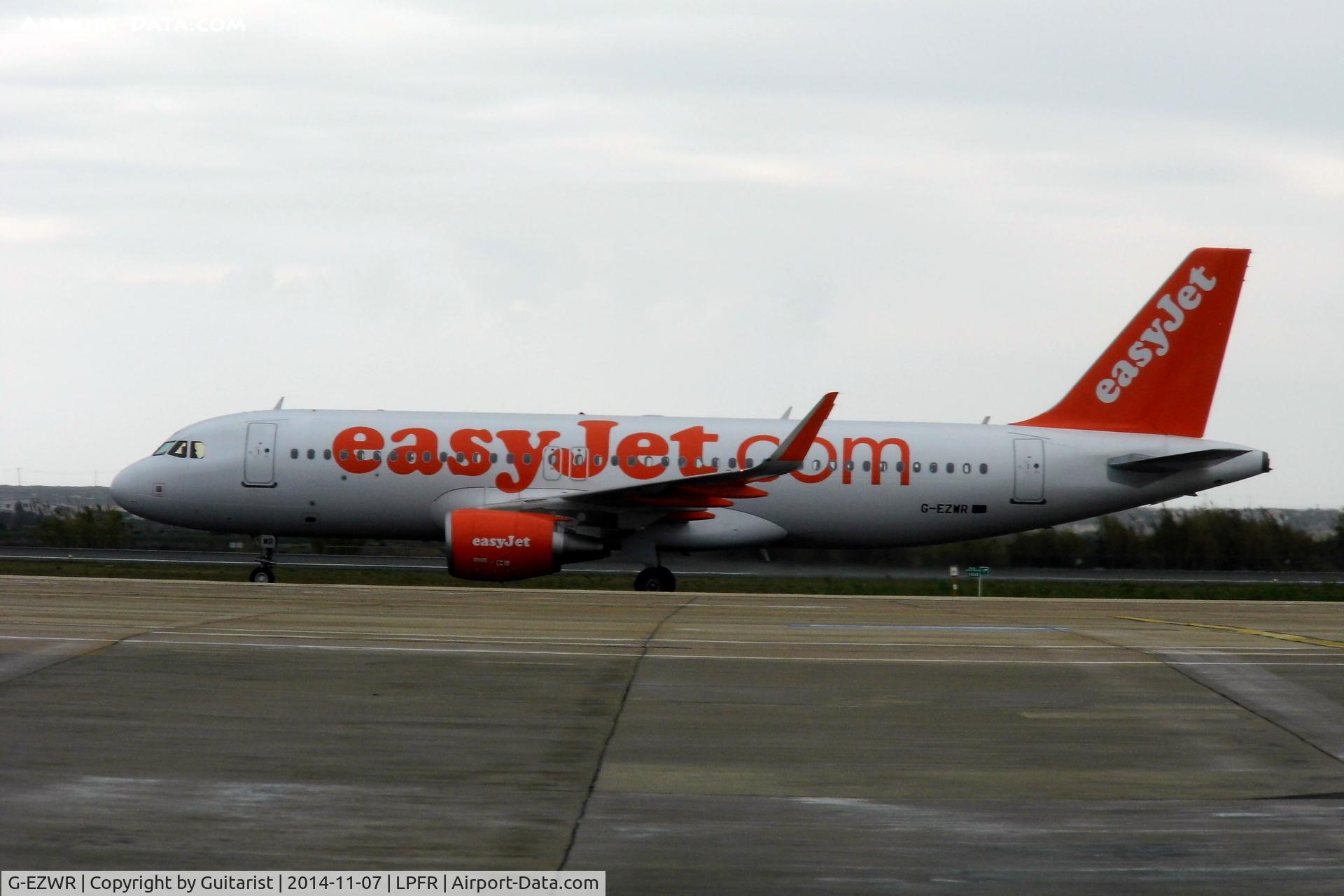 G-EZWR, 2014 Airbus A320-214 C/N 5981, Just landed at Faro