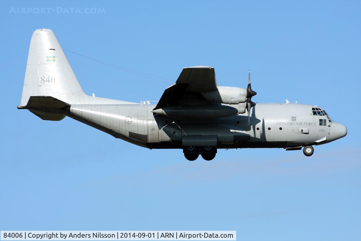 84006, 1981 Lockheed C-130H Hercules C/N 382-4885, On final approach for runway 01R.