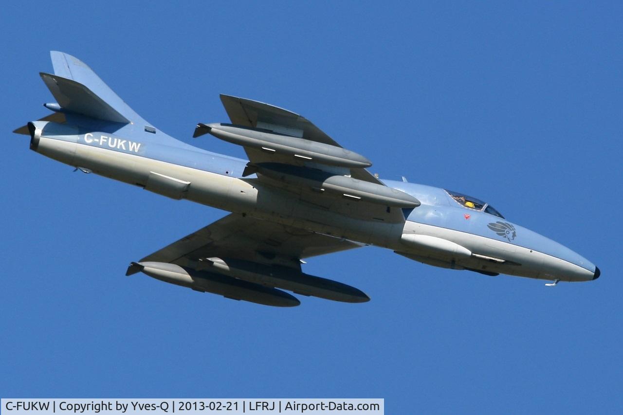 C-FUKW, 1954 Hawker Hunter T.68 C/N HABL-003215&41H-680368, Apache Aviation Hawker Hunter T.68, Training flight, Landivisiau Naval Air Base (LFRJ)