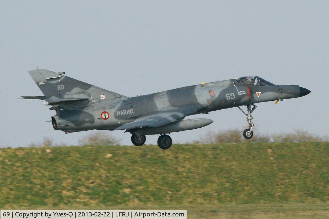69, Dassault Super Etendard C/N 69, French Naval Aviation Dassault Super Etendard M (SEM), On final rwy 08, Landivisiau Naval Air Base (LFRJ)