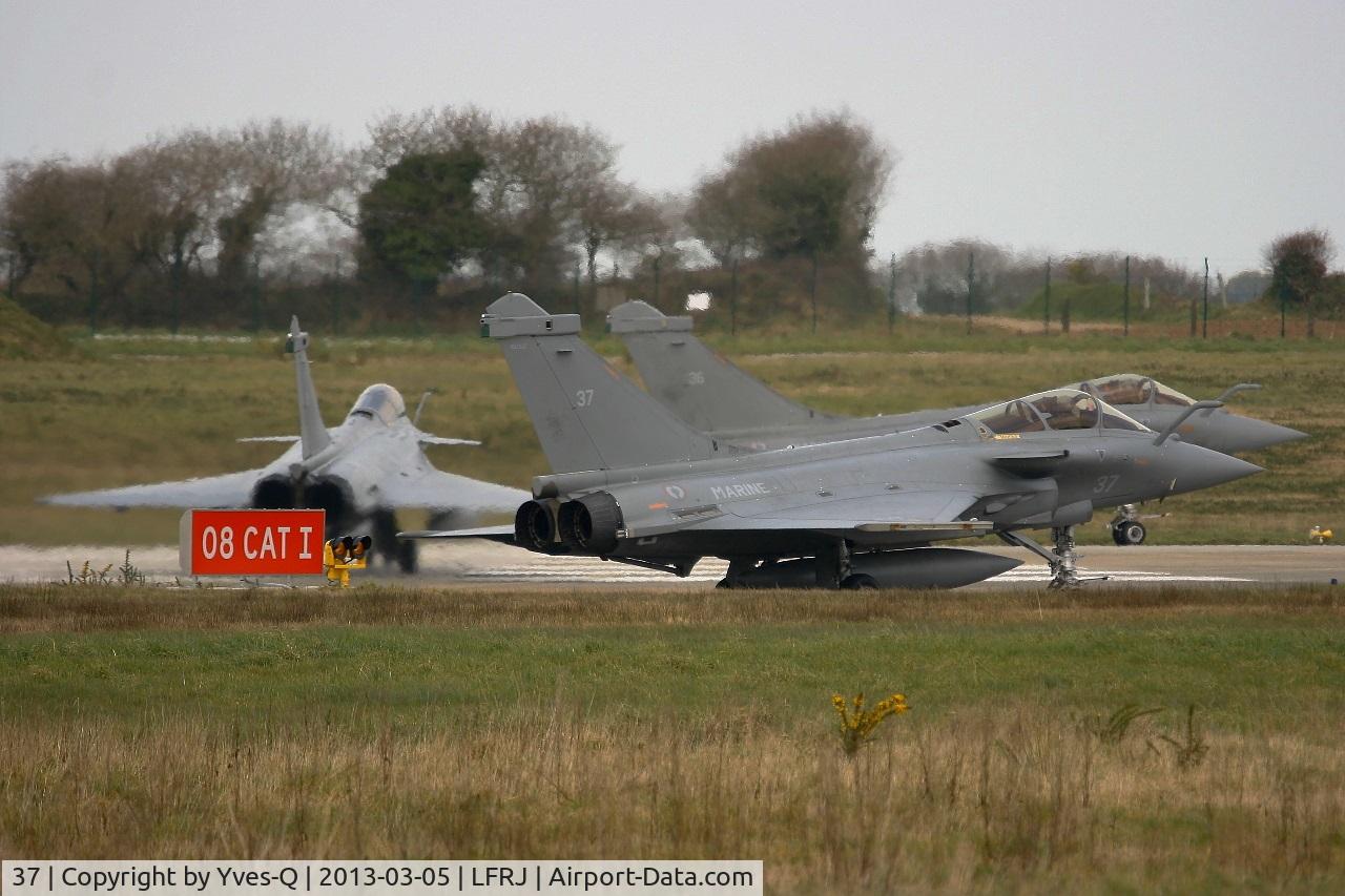 37, 2012 Dassault Rafale M C/N 37, French Naval Aviation Dassault Rafale M, Holding point rwy 08, Landivisiau Naval Air Base (LFRJ)