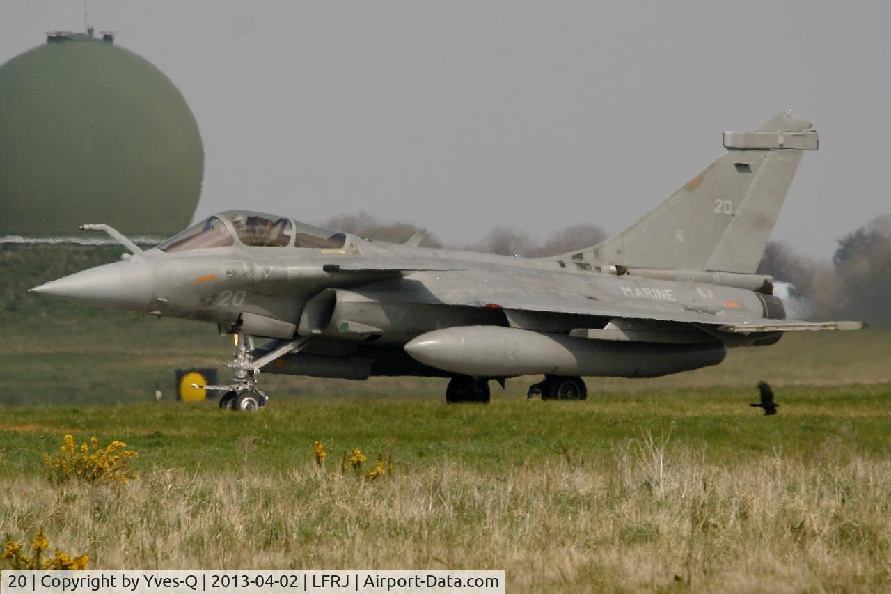 20, Dassault Rafale M C/N 20, French Naval Aviation Dassault Rafale M, Taxiing to holding point rwy 08, Landivisiau Naval Air Base (LFRJ)