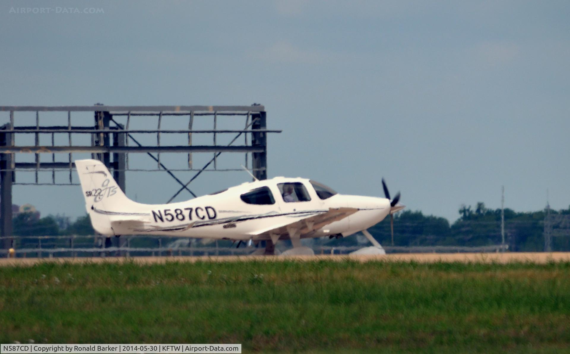 N587CD, 2005 Cirrus SR22 GTS C/N 1695, Takeoff Meacham Field