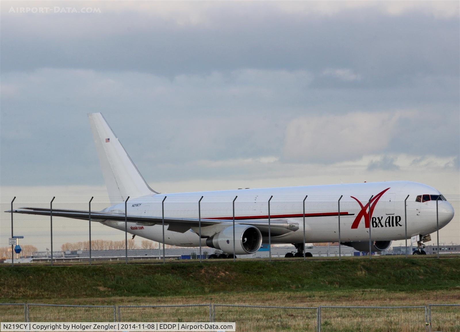 N219CY, 1989 Boeing 767-383/ER C/N 24358, Waiting on apron 2 for a new task.....