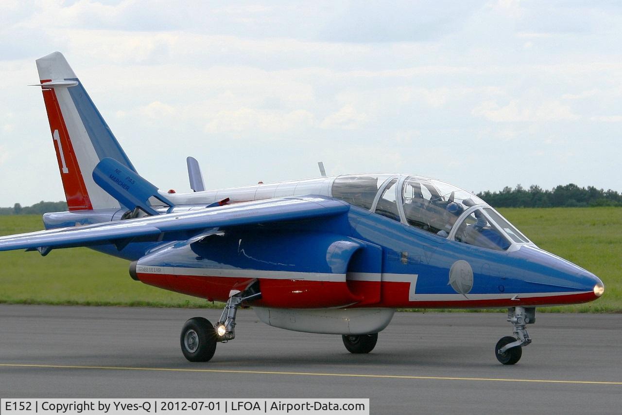 E152, Dassault-Dornier Alpha Jet E C/N E152, Dassault Dornier Alphajet (F-UHRT), Athos 01 Leader of Patrouille de France 2012, Avord Air Base 702 (LFOA) Open day 2012