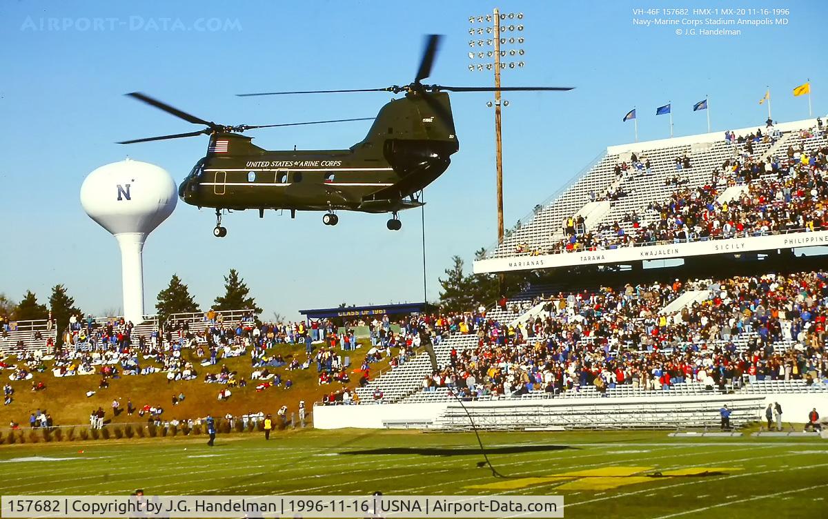 157682, Boeing Vertol CH-46F Sea Knight C/N 2581, Delivering game ball at Naval Academy stadium.
