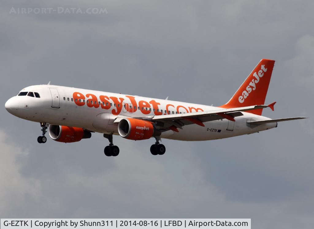 G-EZTK, 2009 Airbus A320-214 C/N 3991, Landing rwy 23