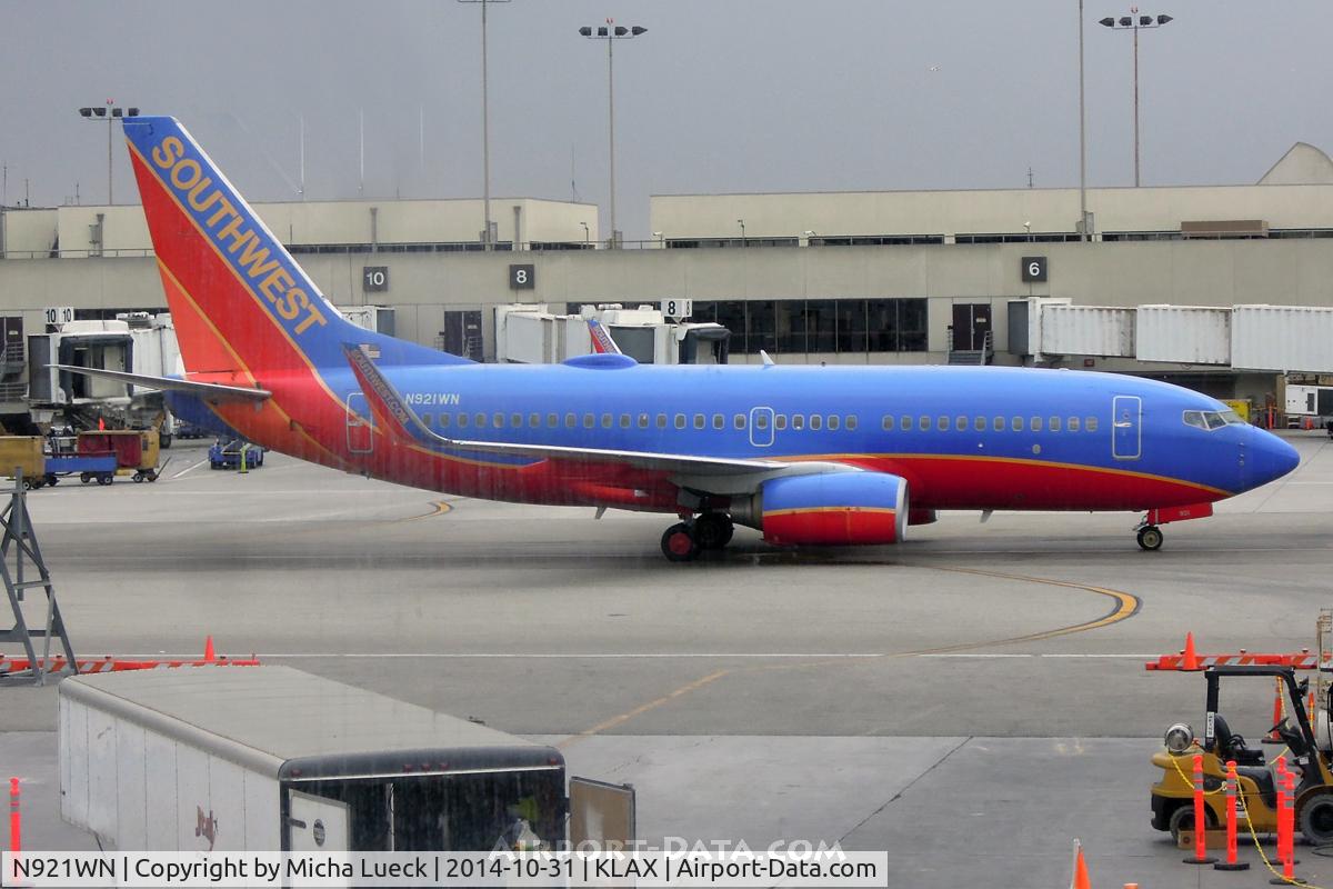 N921WN, 2008 Boeing 737-7H4 C/N 36626, At LAX