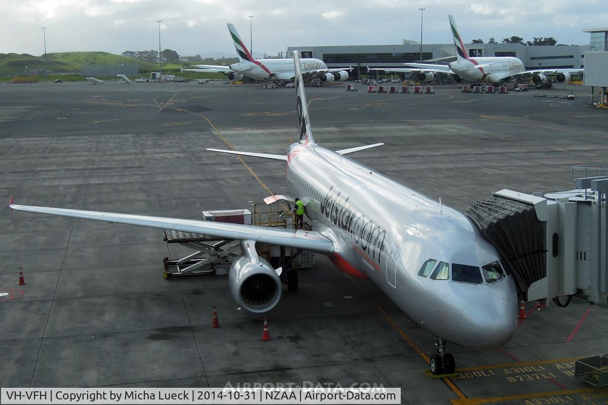 VH-VFH, 2012 Airbus A320-232 C/N 5211, At Auckland - 2 A380s in the background