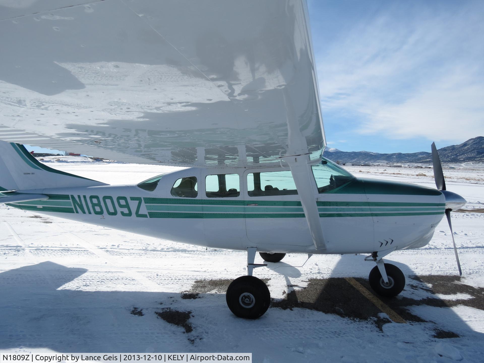 N1809Z, 1962 Cessna 210-5 (205) C/N 205-0009, Leaving Ely