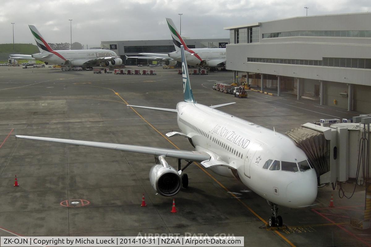 ZK-OJN, 2005 Airbus A320-232 C/N 2594, At AKL