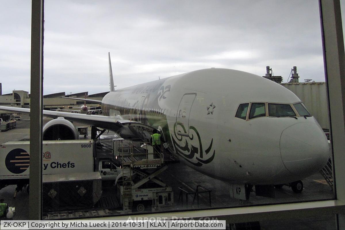ZK-OKP, 2011 Boeing 777-306/ER C/N 39041, Just arrived from AKL