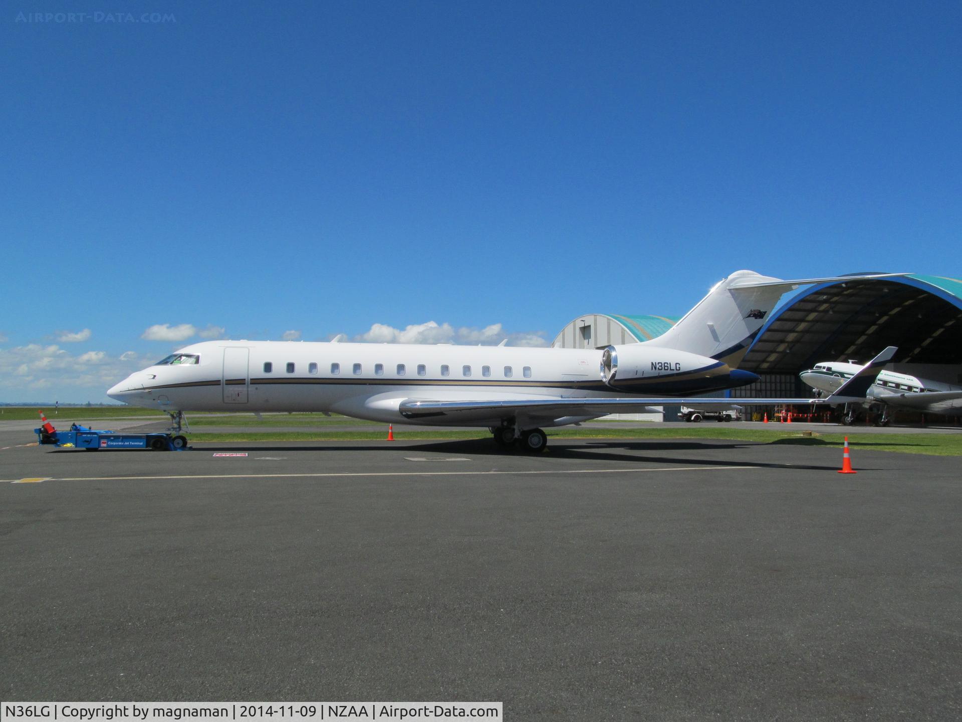 N36LG, 2006 Bombardier BD-700-1A10 Global Express C/N 9225, one of three westfield jets all here at same time to mark $2.1bn sale of stores to Singapore government