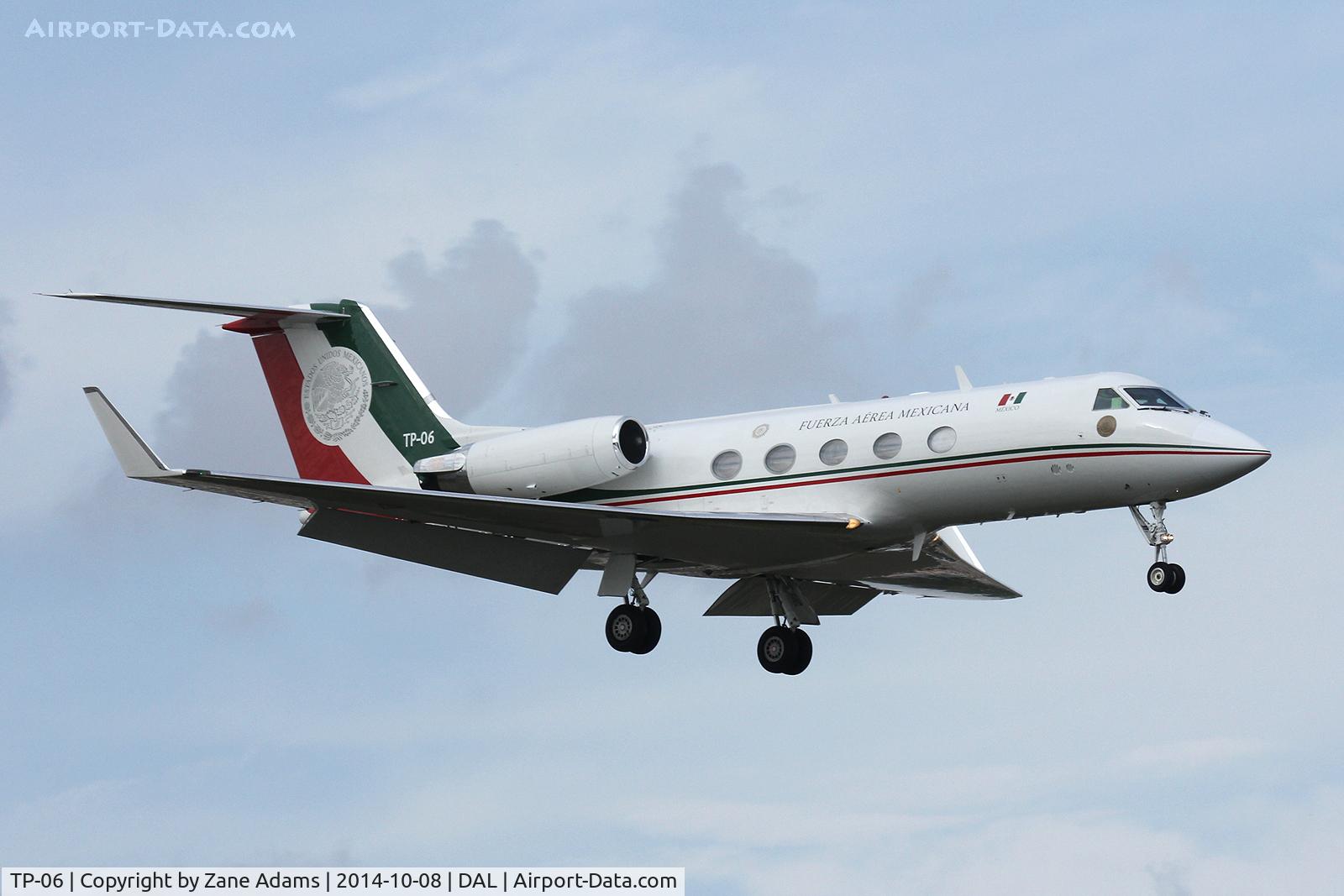 TP-06, 1990 Gulfstream G-III C/N 352, Registered as XC-UJN Landing at Dallas Love Field